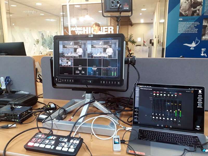 Filmagem profissional e streaming online em evento corporativo