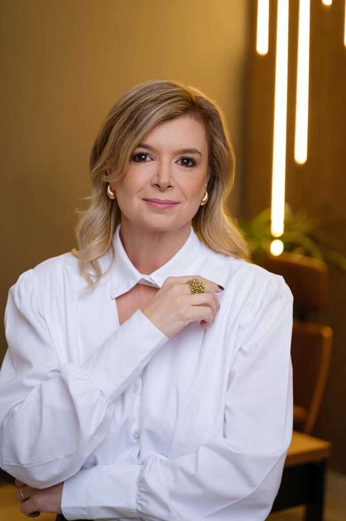 Dra. Adriana Moretti - Endocrinologista Dra. Adriana Moretti - Endocrinologista