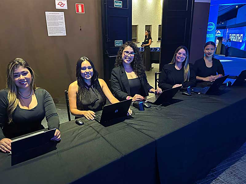 Credenciamento e controle de acesso Omega House em evento HOYA